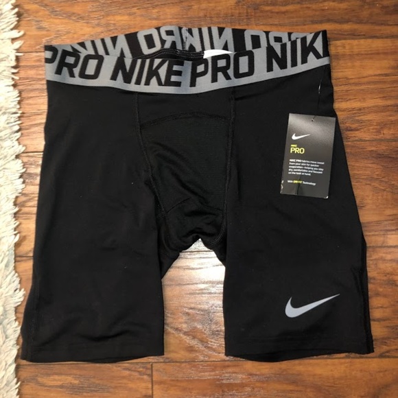 nike compression shorts pocket